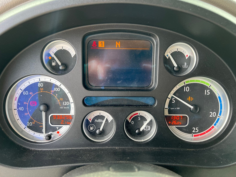 Камион со кабинска шасија DAF XF105.460 Space Cab: слика 16