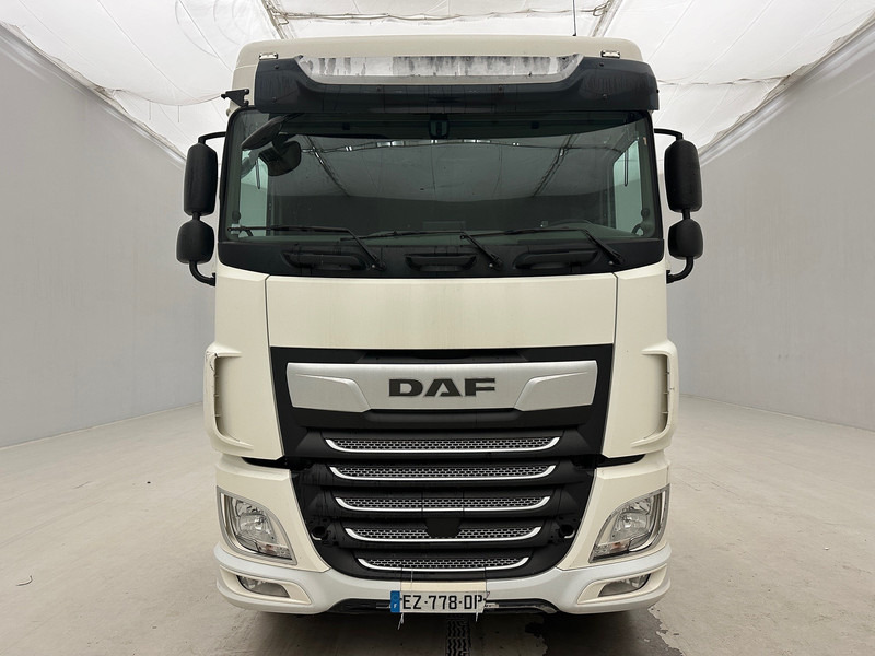 DAF XF 530 Space Cab - 6x4 - Камион влекач: слика 2 DAF XF 530 Space Cab - 6x4 - Камион влекач: слика 2