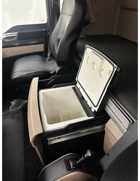 Камион влекач MAN TGX18.460 - engine broken: слика 11