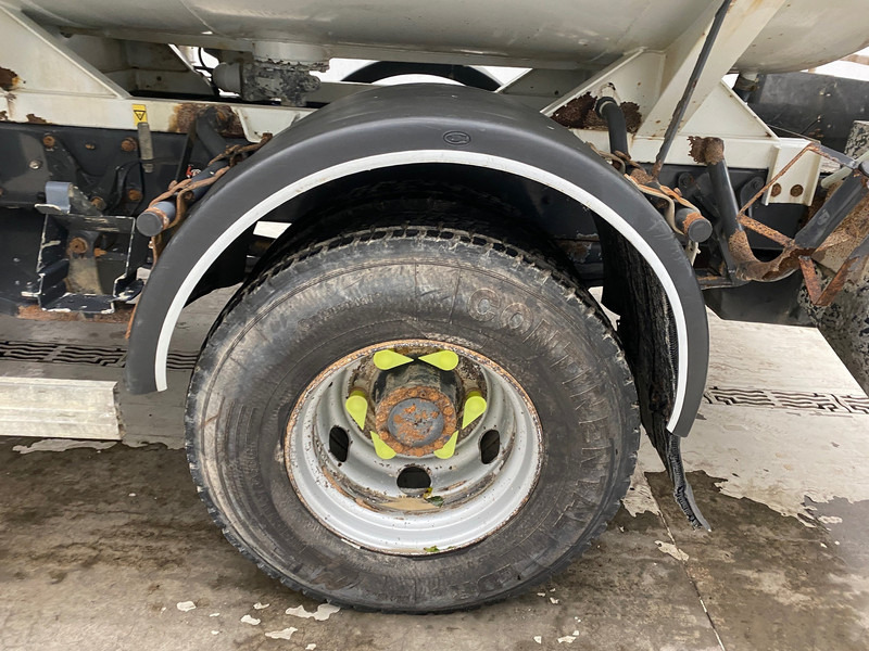 Камион цистерна Renault Midlum 180 DCi: слика 10 Камион цистерна Renault Midlum 180 DCi: слика 10