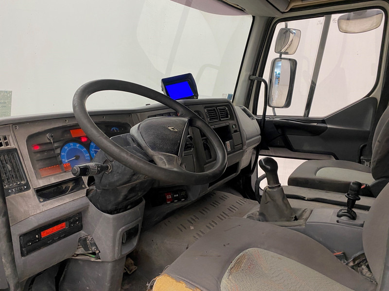 Камион цистерна Renault Midlum 180 DCi: слика 8 Камион цистерна Renault Midlum 180 DCi: слика 8