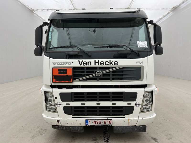 Volvo FM 300 - 6x2 - Камион цистерна: слика 2 Volvo FM 300 - 6x2 - Камион цистерна: слика 2