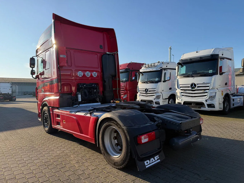 DAF XF 530 Super Spacecab Retarder Euro 6 - Камион влекач: слика 3 DAF XF 530 Super Spacecab Retarder Euro 6 - Камион влекач: слика 3