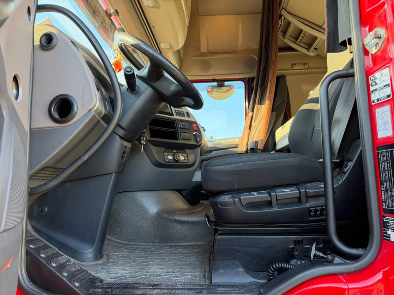 DAF XF 530 Super Spacecab Retarder Euro 6 - Камион влекач: слика 5 DAF XF 530 Super Spacecab Retarder Euro 6 - Камион влекач: слика 5