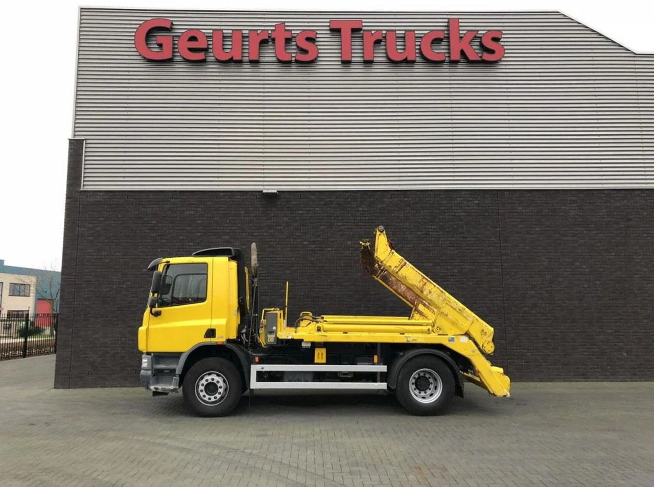 DAF CF 360 4X2 PORTAALARMSYTEEM - Камион со кука за подигање: слика 1 DAF CF 360 4X2 PORTAALARMSYTEEM - Камион со кука за подигање: слика 1