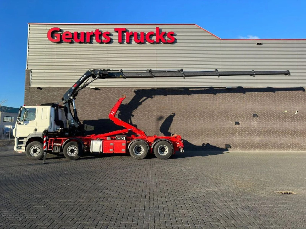 DAF CF 530 8X4 + HIAB HAAKARM + HIAB 262 EP-5 KRAAN/ - Камион со кука за подигање: слика 1 DAF CF 530 8X4 + HIAB HAAKARM + HIAB 262 EP-5 KRAAN/ - Камион со кука за подигање: слика 1
