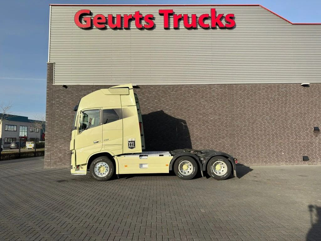 Volvo FH 16.750 6X4 XXL CABINE TREKKER/SZM/TRACTOR - Камион влекач: слика 1 Volvo FH 16.750 6X4 XXL CABINE TREKKER/SZM/TRACTOR - Камион влекач: слика 1