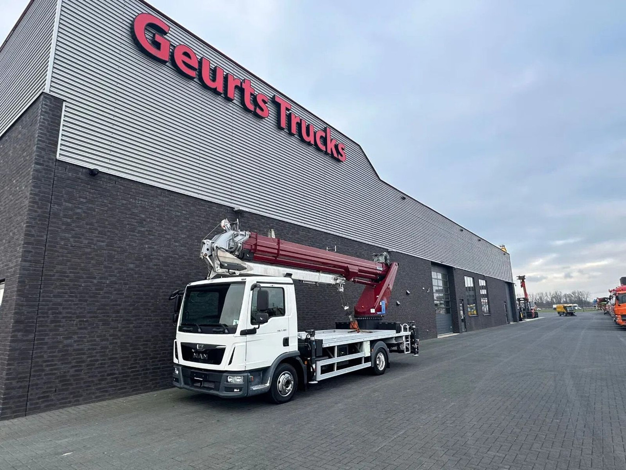MAN TGL 7.180 4X2 BB BOCKER AK37/4000 + JIB MONTAGEK - Камион со кран, Камион со платформа: слика 3 MAN TGL 7.180 4X2 BB BOCKER AK37/4000 + JIB MONTAGEK - Камион со кран, Камион со платформа: слика 3