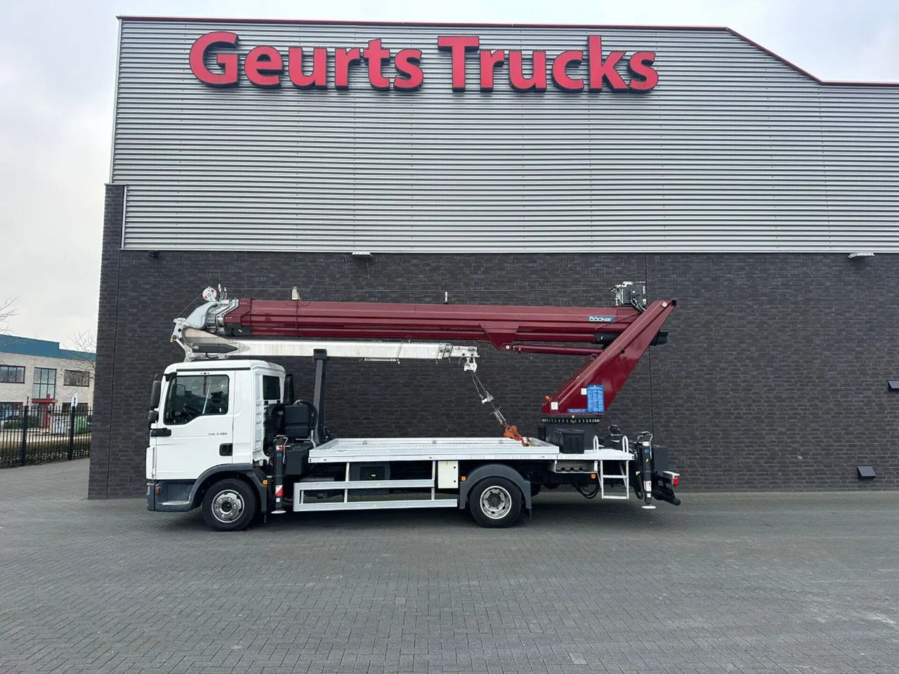 MAN TGL 7.180 4X2 BB BOCKER AK37/4000 + JIB MONTAGEK - Камион со кран, Камион со платформа: слика 1 MAN TGL 7.180 4X2 BB BOCKER AK37/4000 + JIB MONTAGEK - Камион со кран, Камион со платформа: слика 1