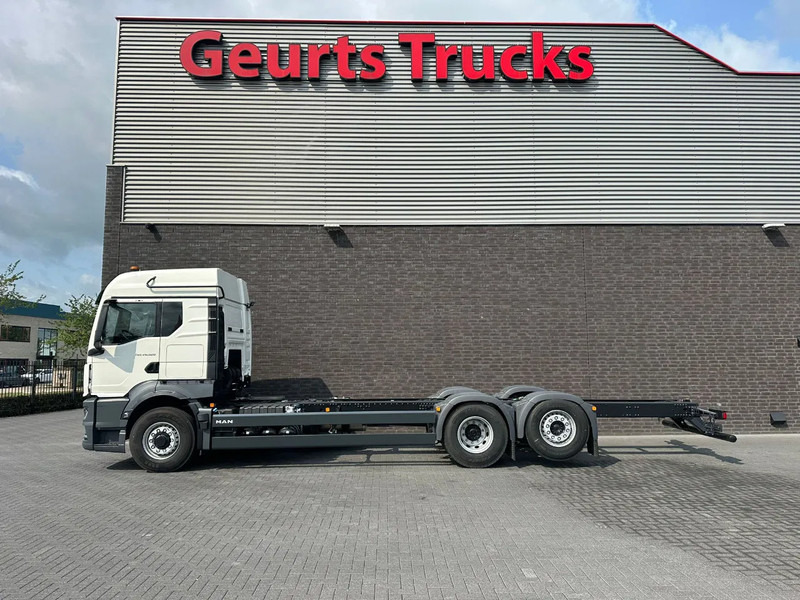 MAN TGS 26.520 6X2H-4 BL CH HYDRO DRIVE CHASSIS CABINE (NIEUW) - Камион со кабинска шасија: слика 1 MAN TGS 26.520 6X2H-4 BL CH HYDRO DRIVE CHASSIS CABINE (NIEUW) - Камион со кабинска шасија: слика 1