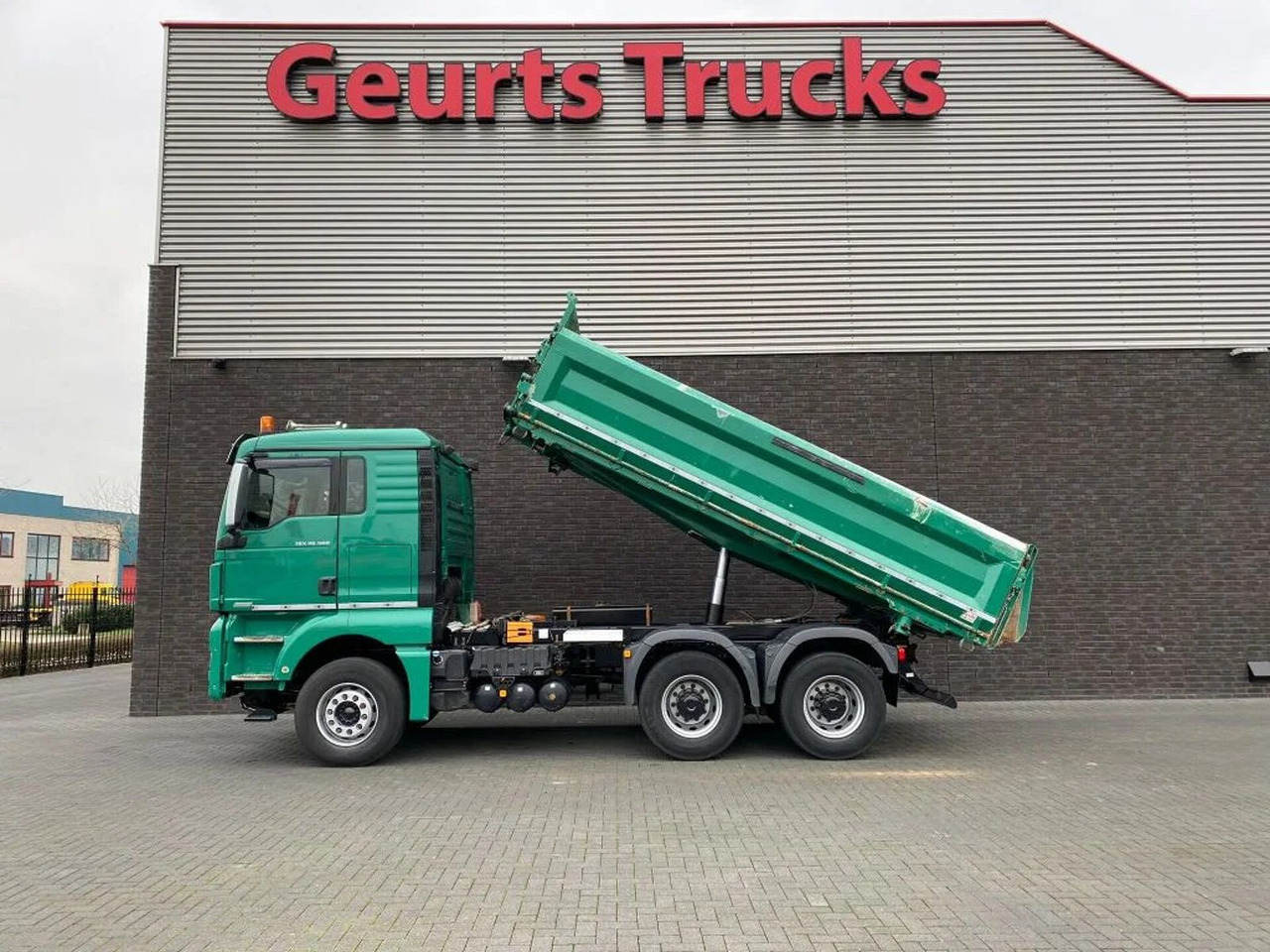 MAN TGX 26.560 6X4 BB + 3 ZIJDIGE KIPPER/TIPPER BORD - Кипер: слика 1 MAN TGX 26.560 6X4 BB + 3 ZIJDIGE KIPPER/TIPPER BORD - Кипер: слика 1