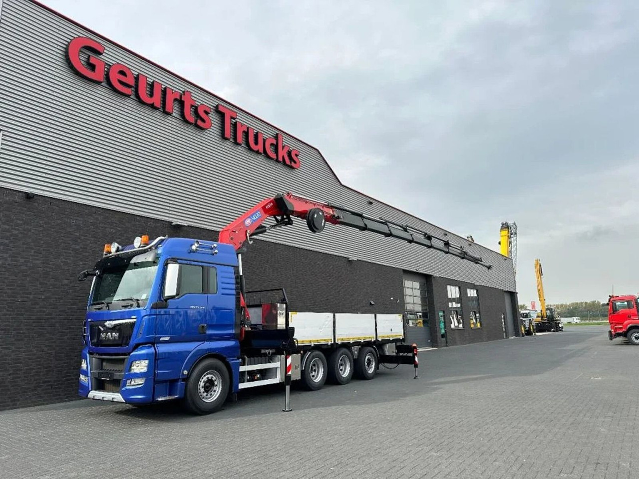 MAN TGX 33.560 8X4 TRIDEM + HMF 4020-K8 KRAAN/KRAN/C - Камион со кран: слика 2 MAN TGX 33.560 8X4 TRIDEM + HMF 4020-K8 KRAAN/KRAN/C - Камион со кран: слика 2
