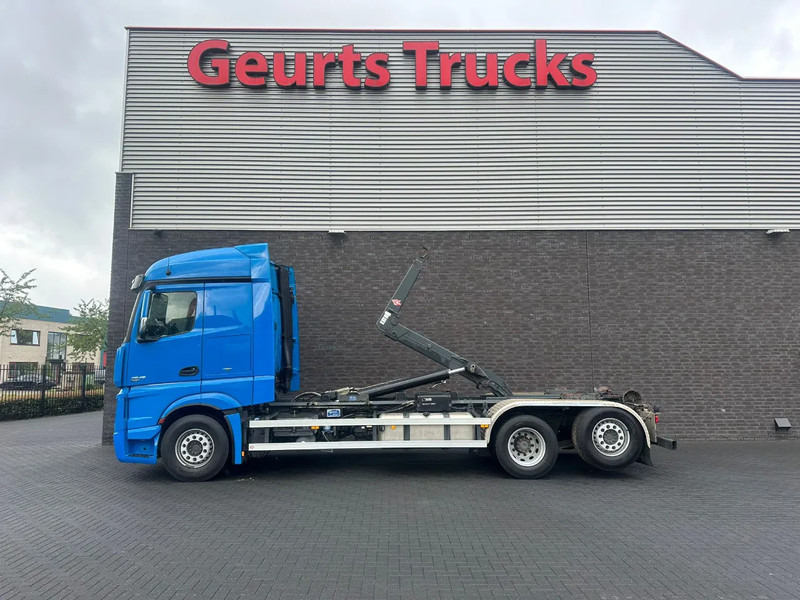 Mercedes-Benz Actros 2545 6X2 MET HIAB MULTILIFT XR21S61 HAAKARMSYSTEEM / ABROLLKIPPER / HOOKLIFT - Камион со кука за подигање: слика 1 Mercedes-Benz Actros 2545 6X2 MET HIAB MULTILIFT XR21S61 HAAKARMSYSTEEM / ABROLLKIPPER / HOOKLIFT - Камион со кука за подигање: слика 1