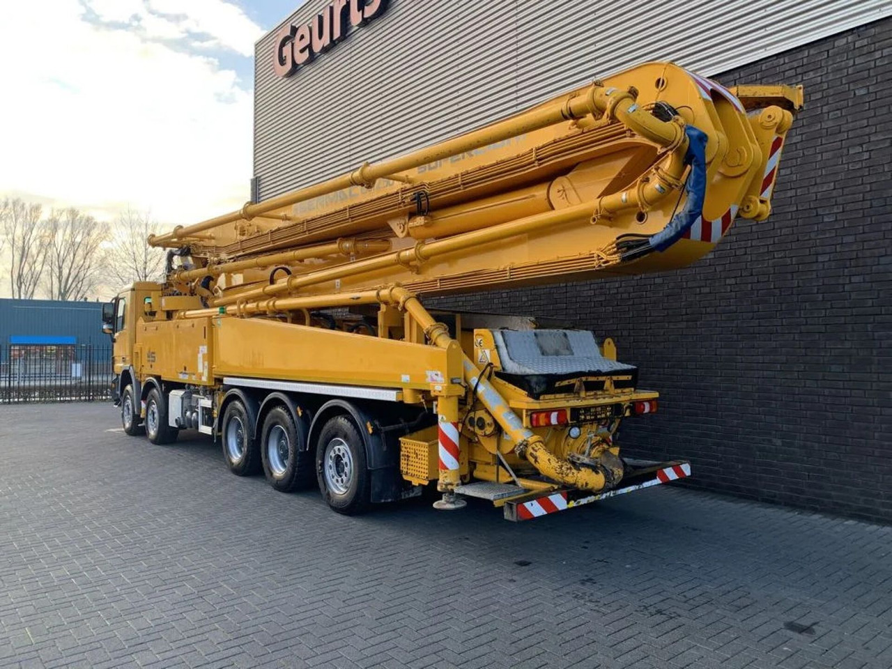 Mercedes-Benz Actros 5041 10X4 + SERMAC 6 RZ 56 METER CONCRETE - Камион со бетонска пумпа: слика 3 Mercedes-Benz Actros 5041 10X4 + SERMAC 6 RZ 56 METER CONCRETE - Камион со бетонска пумпа: слика 3