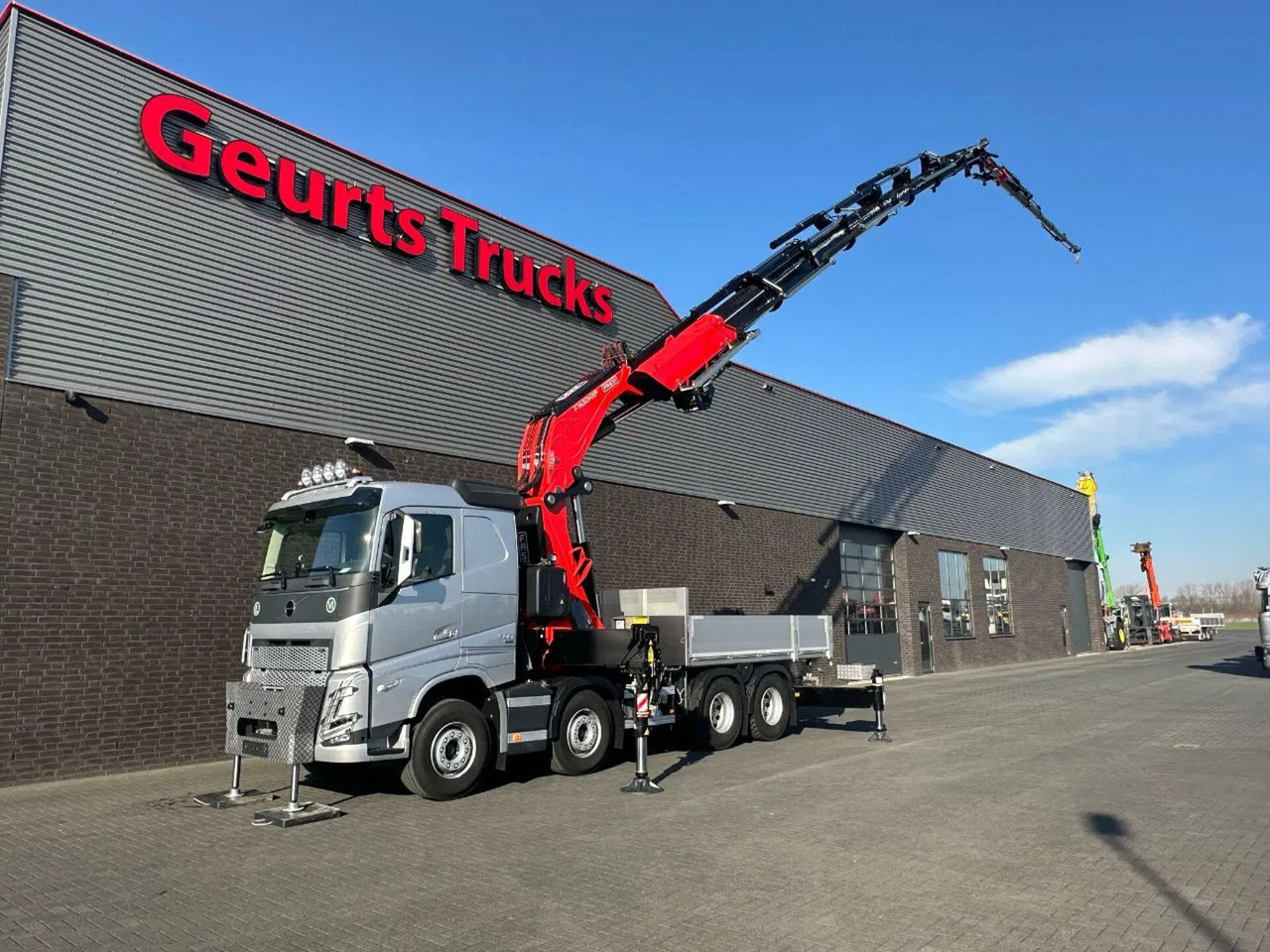 Volvo FH 500 8X4 RF-RT40G FASSI F1450R.2.8 + JIB L826 - Камион со кран: слика 3 Volvo FH 500 8X4 RF-RT40G FASSI F1450R.2.8 + JIB L826 - Камион со кран: слика 3