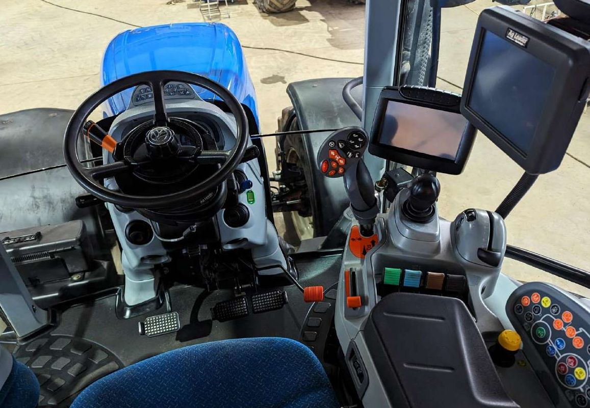 NEW HOLLAND T7.260 - Трактор: слика 3 NEW HOLLAND T7.260 - Трактор: слика 3