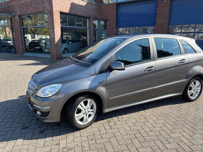 Mercedes-Benz B-Klasse B 180 Automaat Trekhaak - Автомобил: слика 1 Mercedes-Benz B-Klasse B 180 Automaat Trekhaak - Автомобил: слика 1