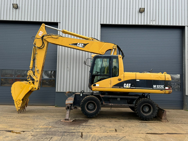 Caterpillar M322C - Hydraulic stabilizers / VA Triple boom / CE-certified, - Багер на тркала: слика 1 Caterpillar M322C - Hydraulic stabilizers / VA Triple boom / CE-certified, - Багер на тркала: слика 1
