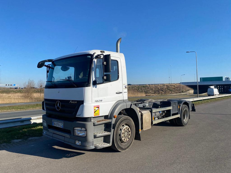 MERCEDESBENZ AXOR 1829 4x2 chassis cab - Камион со кабинска шасија: слика 1 MERCEDESBENZ AXOR 1829 4x2 chassis cab - Камион со кабинска шасија: слика 1