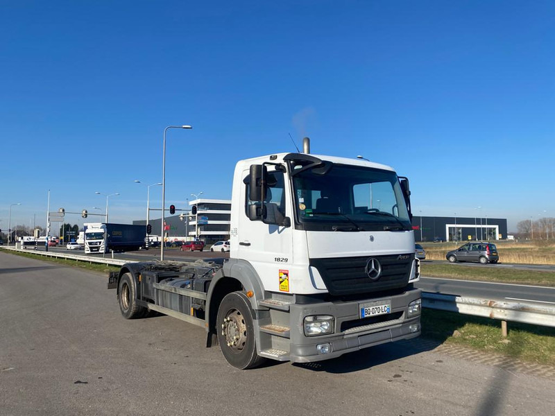 MERCEDESBENZ AXOR 1829 4x2 chassis cab - Камион со кабинска шасија: слика 2 MERCEDESBENZ AXOR 1829 4x2 chassis cab - Камион со кабинска шасија: слика 2