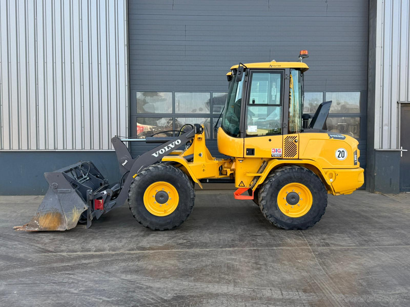 Volvo L30G - Натоварувач на тркала: слика 1 Volvo L30G - Натоварувач на тркала: слика 1