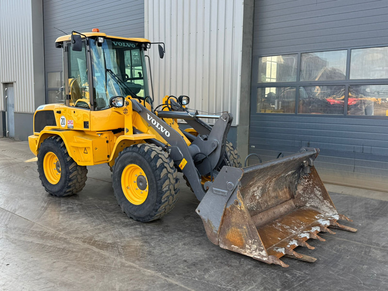 Натоварувач на тркала Volvo L30G: слика 7