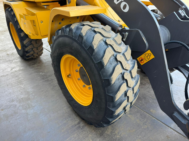 Натоварувач на тркала Volvo L30G: слика 11