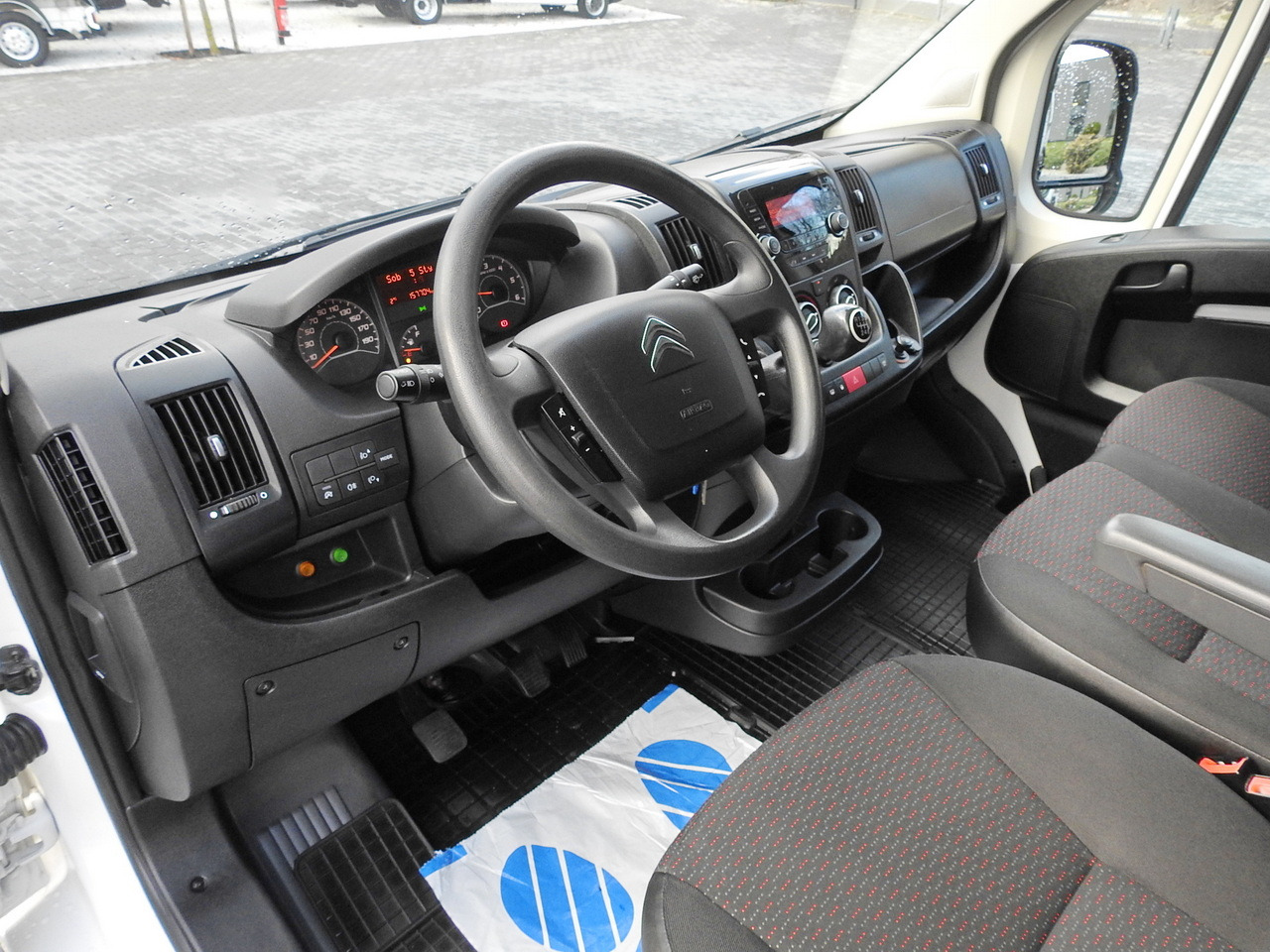 CITROEN JUMPER BOX DELIVERY VAN 6 SEATS AIR CONDITIONING 140HP - Товарно комбе: слика 2 CITROEN JUMPER BOX DELIVERY VAN 6 SEATS AIR CONDITIONING 140HP - Товарно комбе: слика 2