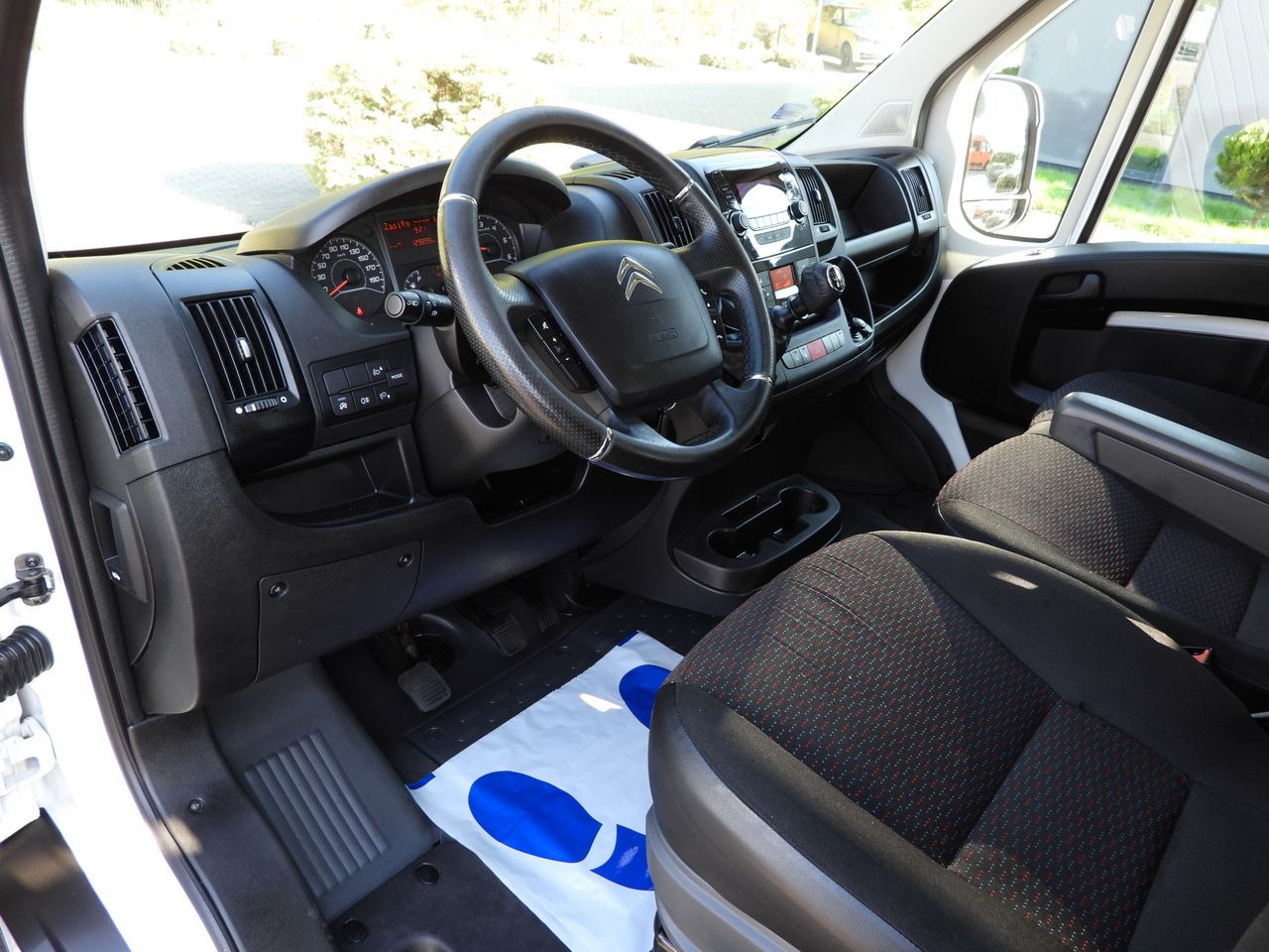 CITROEN JUMPER STAKE BODY DOUBLE CABIN DOKA 7 SEATS PNEUMATICS AIR CONDITIONING  140HP - Комби со двојна кабина: слика 2 CITROEN JUMPER STAKE BODY DOUBLE CABIN DOKA 7 SEATS PNEUMATICS AIR CONDITIONING  140HP - Комби со двојна кабина: слика 2