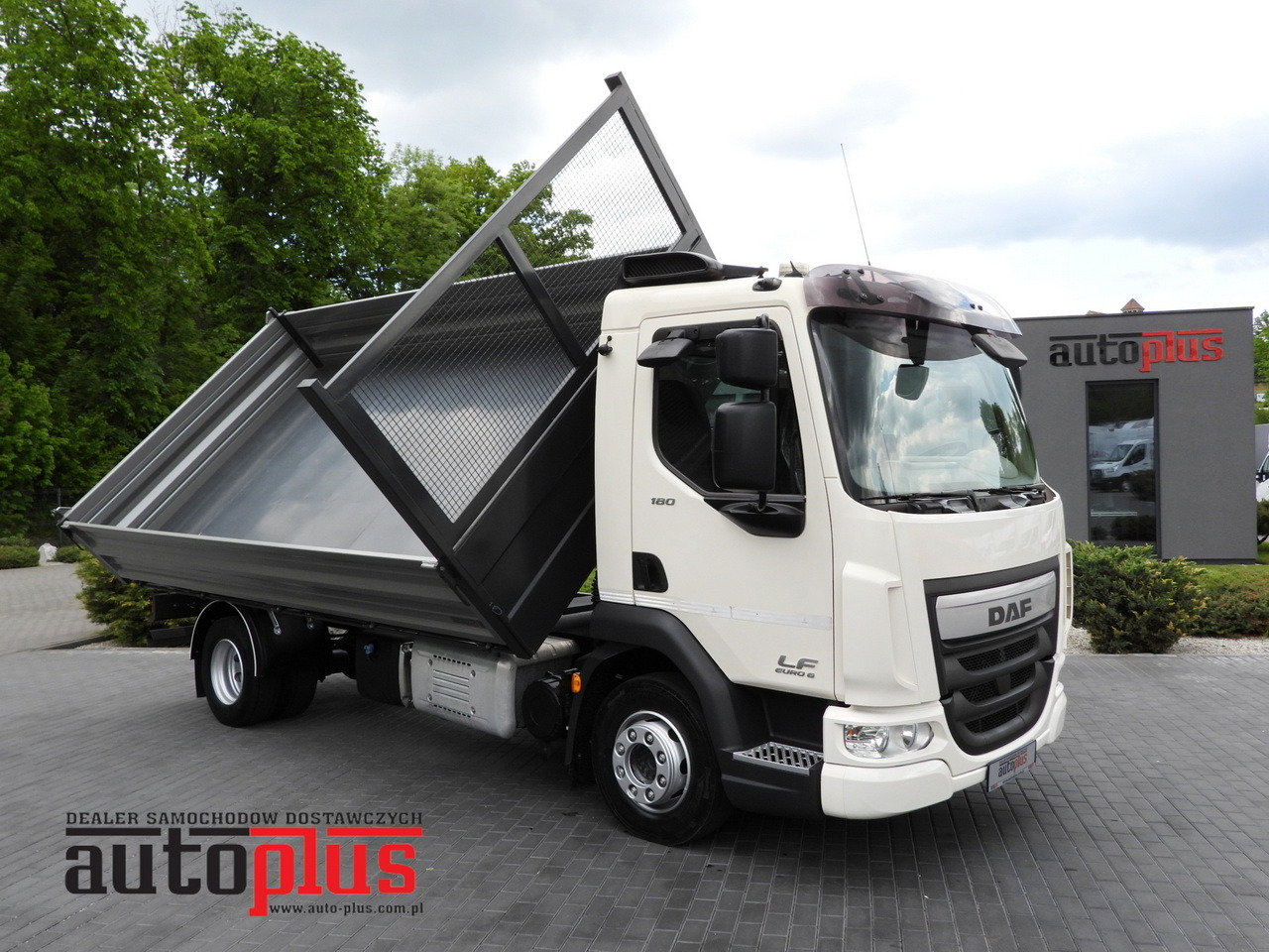 DAF LF 180 THREE-WAY TIPPER CRUISE CONTROL LED LIGHTS AUTOMATIC TRANSMISSION TWIN WHEELS AIR CONDITIONING 180HP - Кипер: слика 1 DAF LF 180 THREE-WAY TIPPER CRUISE CONTROL LED LIGHTS AUTOMATIC TRANSMISSION TWIN WHEELS AIR CONDITIONING 180HP - Кипер: слика 1