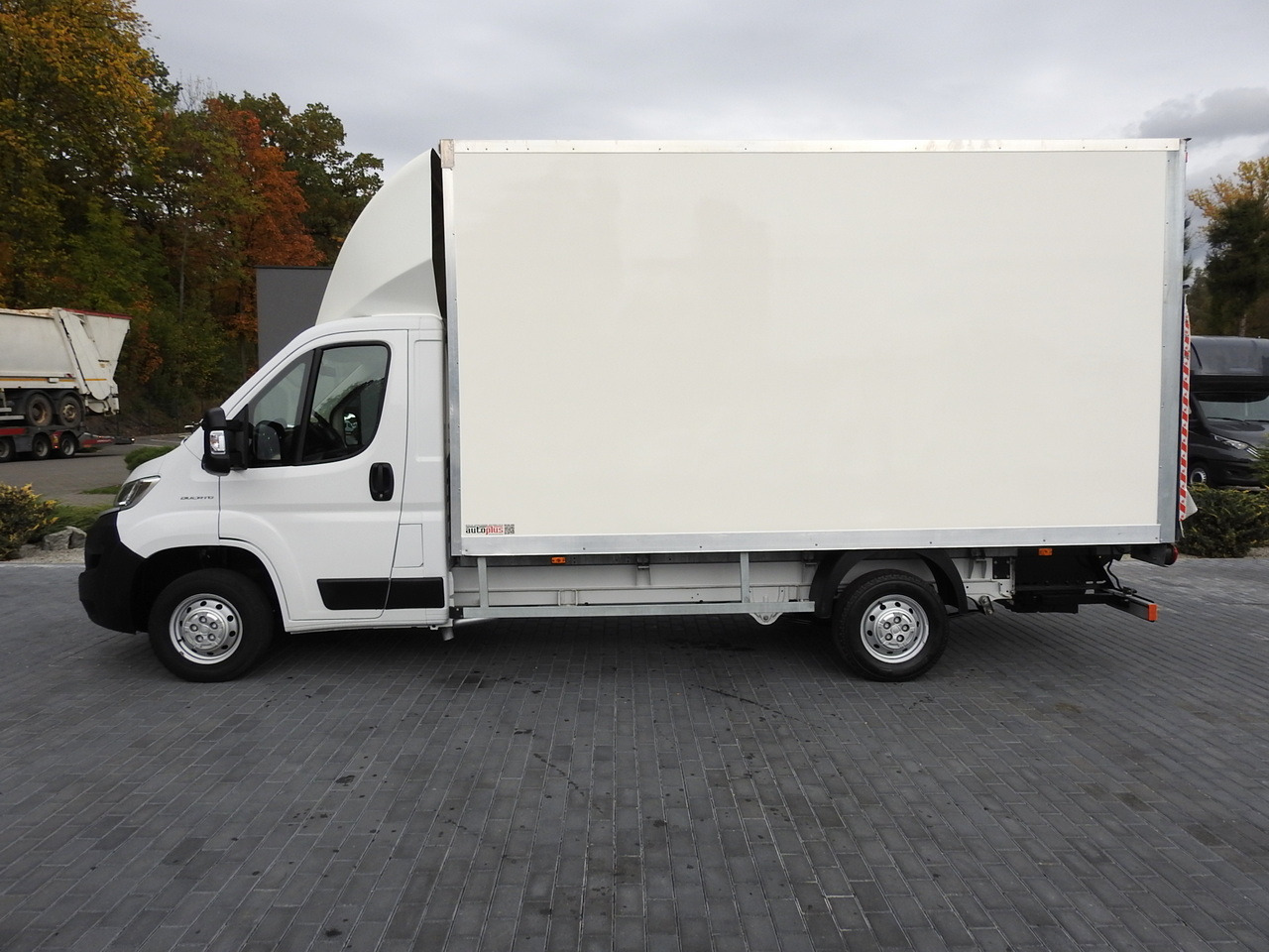 Комбе фургон FIAT DUCATO BOX LIFT 8 PALLETS CRUISE CONTROL NAVIGATION AIR CONDITIONING LED LIGHTS 130HP: слика 8 Комбе фургон FIAT DUCATO BOX LIFT 8 PALLETS CRUISE CONTROL NAVIGATION AIR CONDITIONING LED LIGHTS 130HP: слика 8