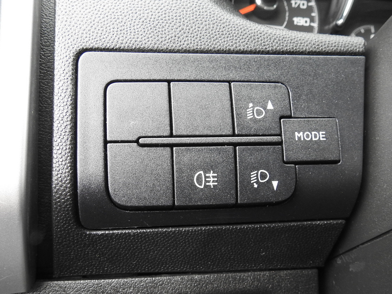 Комбе фургон FIAT DUCATO BOX LIFT 8 PALLETS CRUISE CONTROL NAVIGATION AIR CONDITIONING LED LIGHTS 130HP: слика 31 Комбе фургон FIAT DUCATO BOX LIFT 8 PALLETS CRUISE CONTROL NAVIGATION AIR CONDITIONING LED LIGHTS 130HP: слика 31