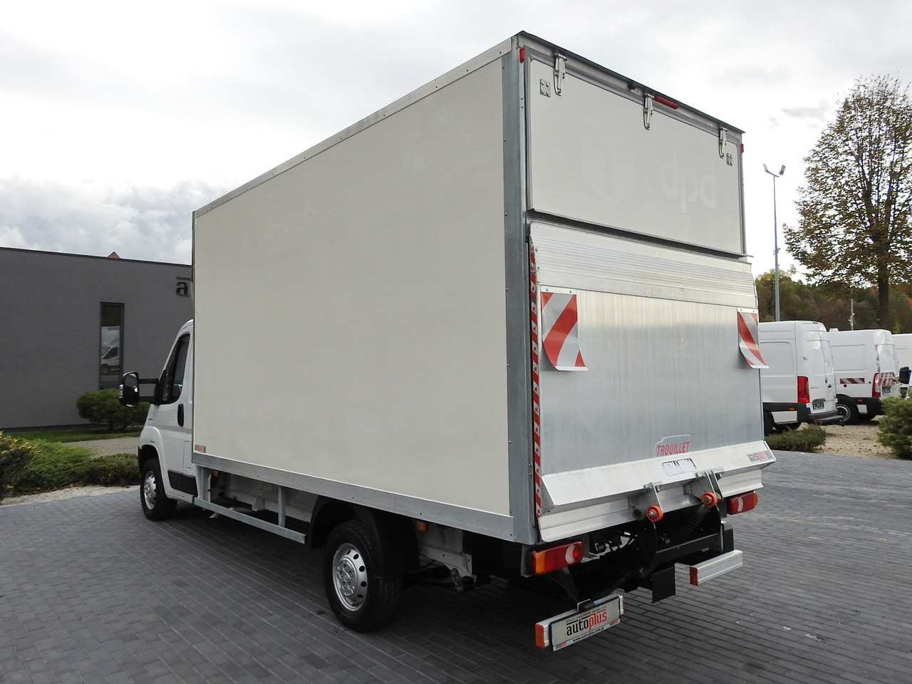 Комбе фургон FIAT DUCATO BOX LIFT 8 PALLETS CRUISE CONTROL NAVIGATION AIR CONDITIONING LED LIGHTS 130HP: слика 9 Комбе фургон FIAT DUCATO BOX LIFT 8 PALLETS CRUISE CONTROL NAVIGATION AIR CONDITIONING LED LIGHTS 130HP: слика 9