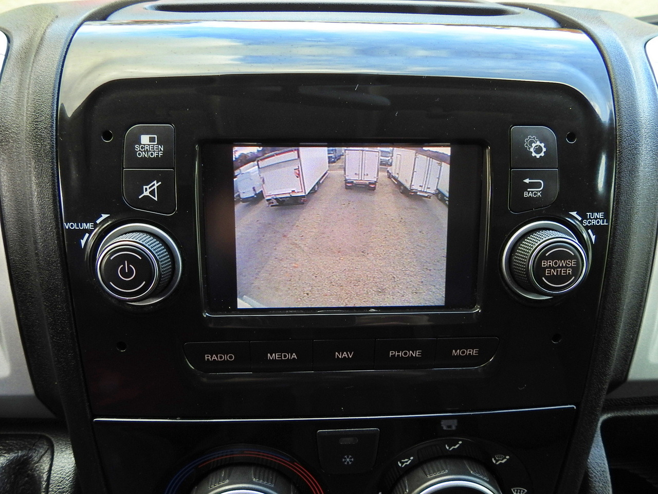 Комбе фургон FIAT DUCATO BOX LIFT 8 PALLETS CRUISE CONTROL NAVIGATION AIR CONDITIONING LED LIGHTS 130HP: слика 39 Комбе фургон FIAT DUCATO BOX LIFT 8 PALLETS CRUISE CONTROL NAVIGATION AIR CONDITIONING LED LIGHTS 130HP: слика 39