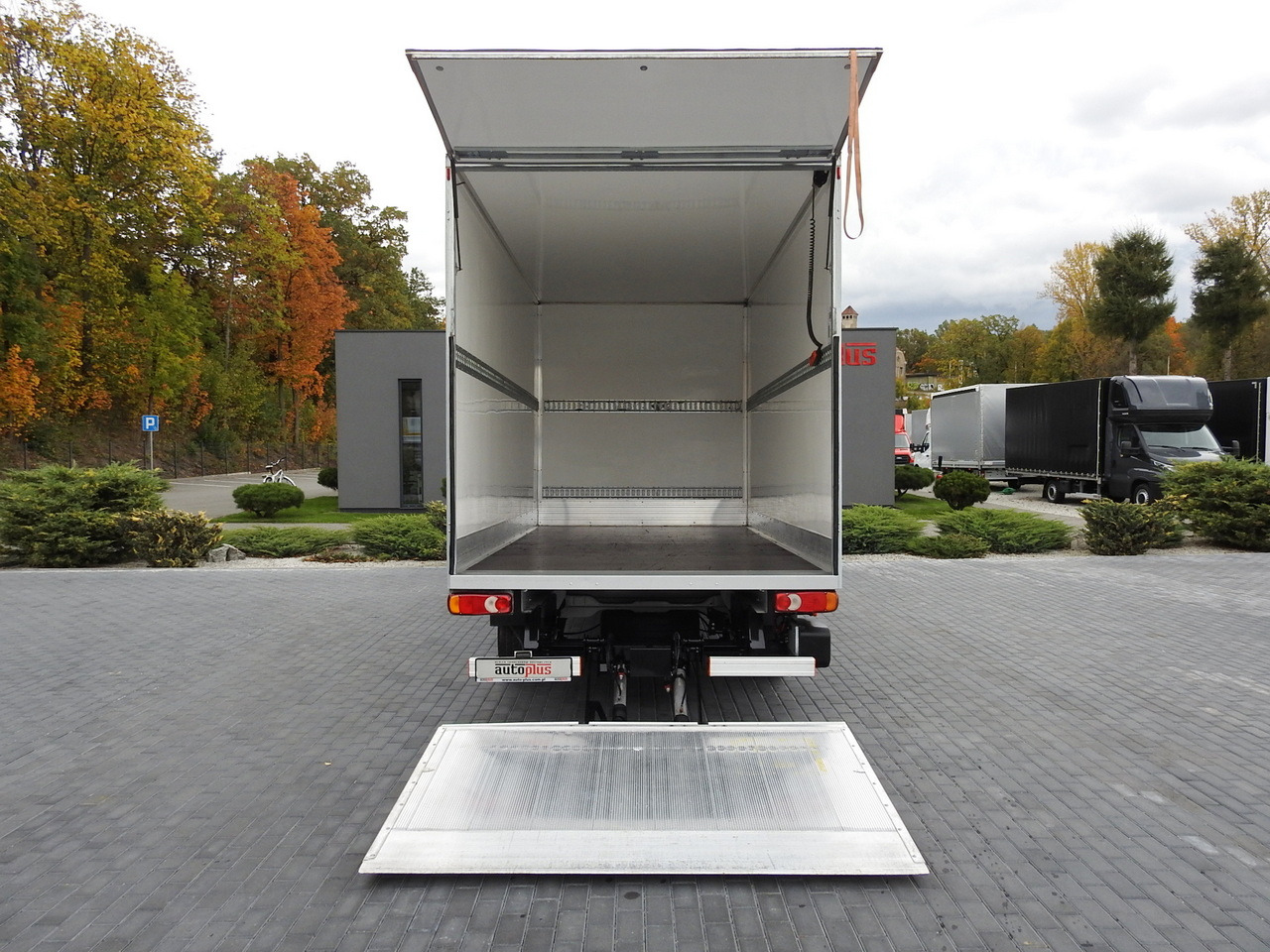 Комбе фургон FIAT DUCATO BOX LIFT 8 PALLETS CRUISE CONTROL NAVIGATION AIR CONDITIONING LED LIGHTS 130HP: слика 11 Комбе фургон FIAT DUCATO BOX LIFT 8 PALLETS CRUISE CONTROL NAVIGATION AIR CONDITIONING LED LIGHTS 130HP: слика 11