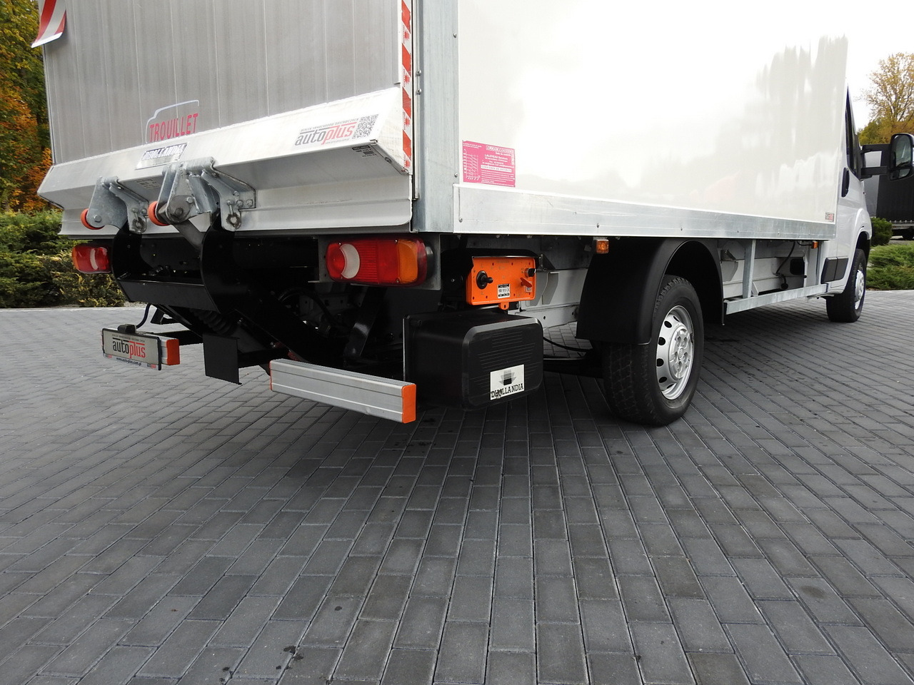 Комбе фургон FIAT DUCATO BOX LIFT 8 PALLETS CRUISE CONTROL NAVIGATION AIR CONDITIONING LED LIGHTS 130HP: слика 26 Комбе фургон FIAT DUCATO BOX LIFT 8 PALLETS CRUISE CONTROL NAVIGATION AIR CONDITIONING LED LIGHTS 130HP: слика 26