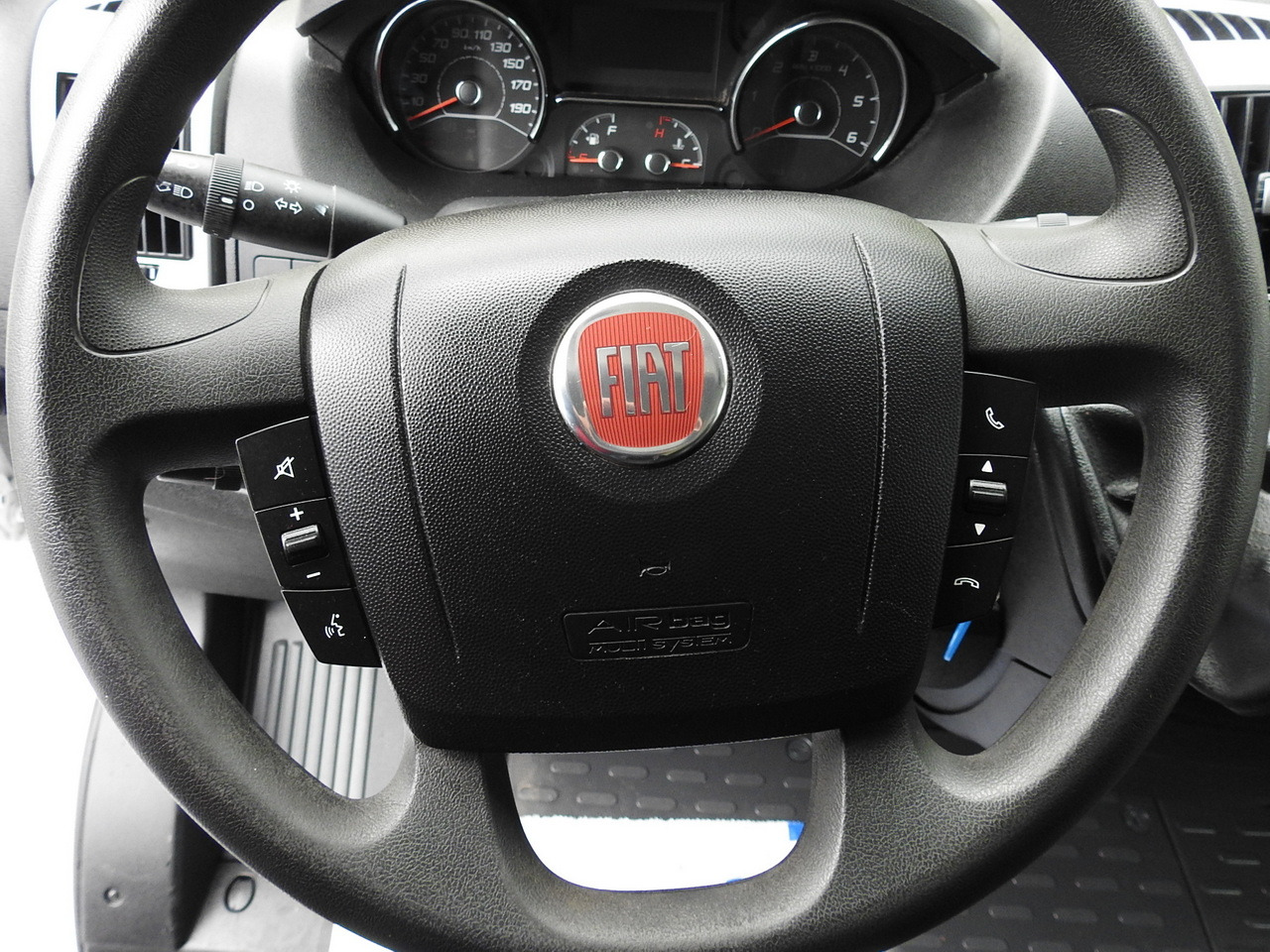 Комбе фургон FIAT DUCATO BOX LIFT 8 PALLETS CRUISE CONTROL NAVIGATION AIR CONDITIONING LED LIGHTS 130HP: слика 33 Комбе фургон FIAT DUCATO BOX LIFT 8 PALLETS CRUISE CONTROL NAVIGATION AIR CONDITIONING LED LIGHTS 130HP: слика 33