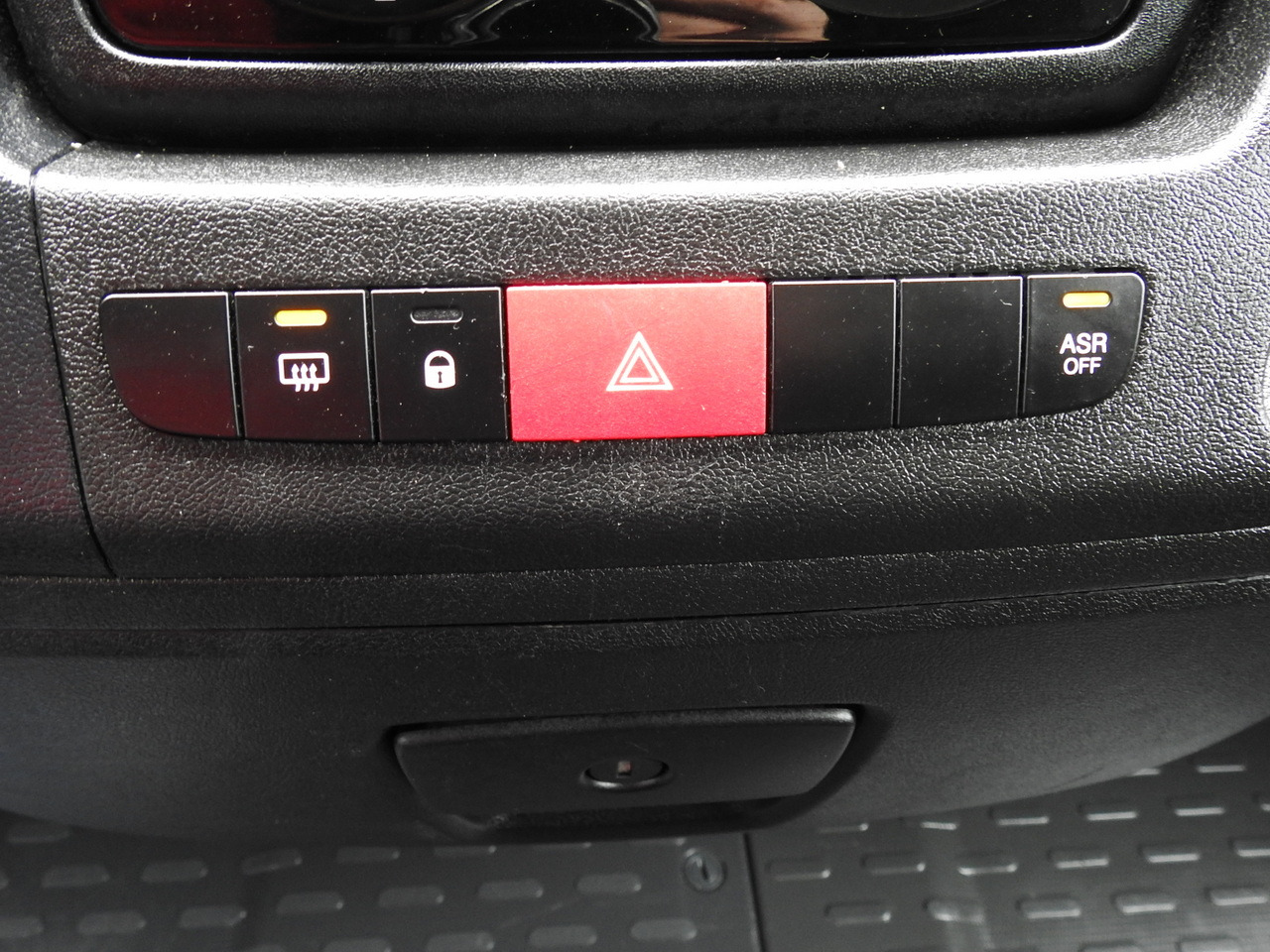 Комбе фургон FIAT DUCATO BOX LIFT 8 PALLETS CRUISE CONTROL NAVIGATION AIR CONDITIONING LED LIGHTS 130HP: слика 41 Комбе фургон FIAT DUCATO BOX LIFT 8 PALLETS CRUISE CONTROL NAVIGATION AIR CONDITIONING LED LIGHTS 130HP: слика 41