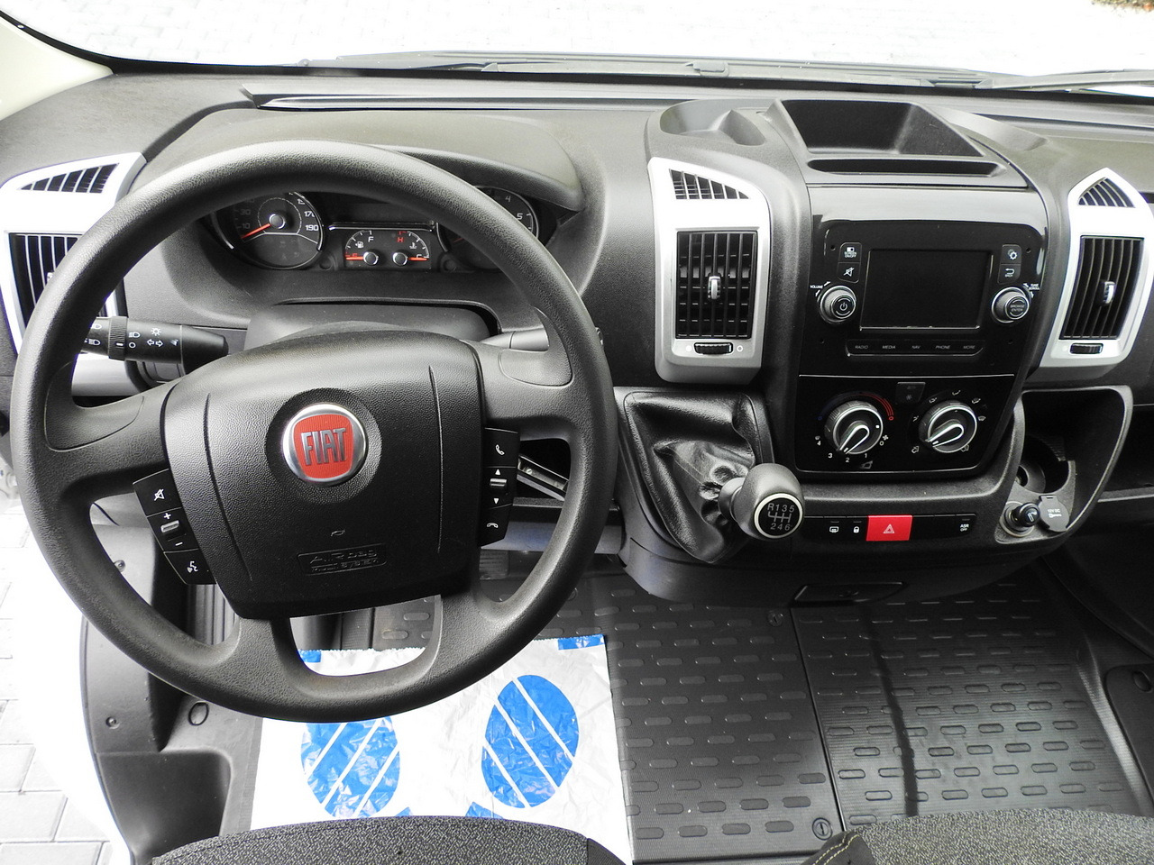 Комбе фургон FIAT DUCATO BOX LIFT 8 PALLETS CRUISE CONTROL NAVIGATION AIR CONDITIONING LED LIGHTS 130HP: слика 32 Комбе фургон FIAT DUCATO BOX LIFT 8 PALLETS CRUISE CONTROL NAVIGATION AIR CONDITIONING LED LIGHTS 130HP: слика 32