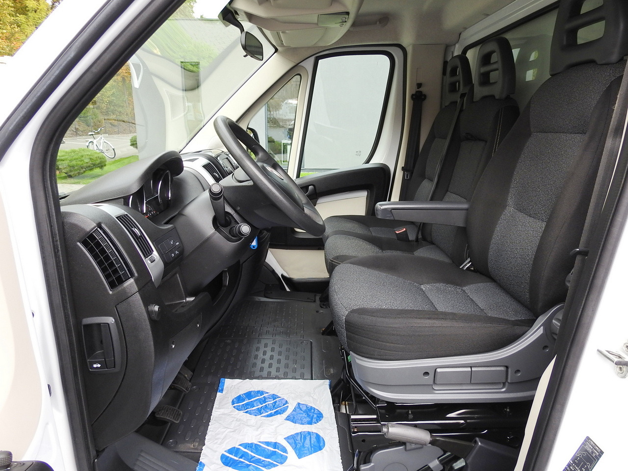 Комбе фургон FIAT DUCATO BOX LIFT 8 PALLETS CRUISE CONTROL NAVIGATION AIR CONDITIONING LED LIGHTS 130HP: слика 28 Комбе фургон FIAT DUCATO BOX LIFT 8 PALLETS CRUISE CONTROL NAVIGATION AIR CONDITIONING LED LIGHTS 130HP: слика 28