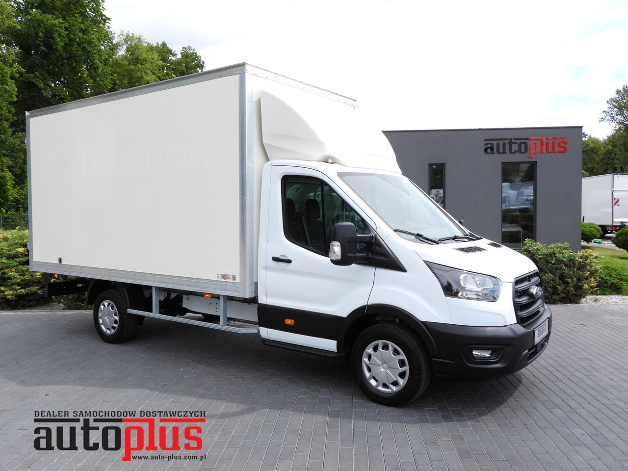 FORD TRANSIT BOX 8 PALLETS CRUISE CONTROL AIR CONDITIONING 130HP - Комбе фургон: слика 1 FORD TRANSIT BOX 8 PALLETS CRUISE CONTROL AIR CONDITIONING 130HP - Комбе фургон: слика 1