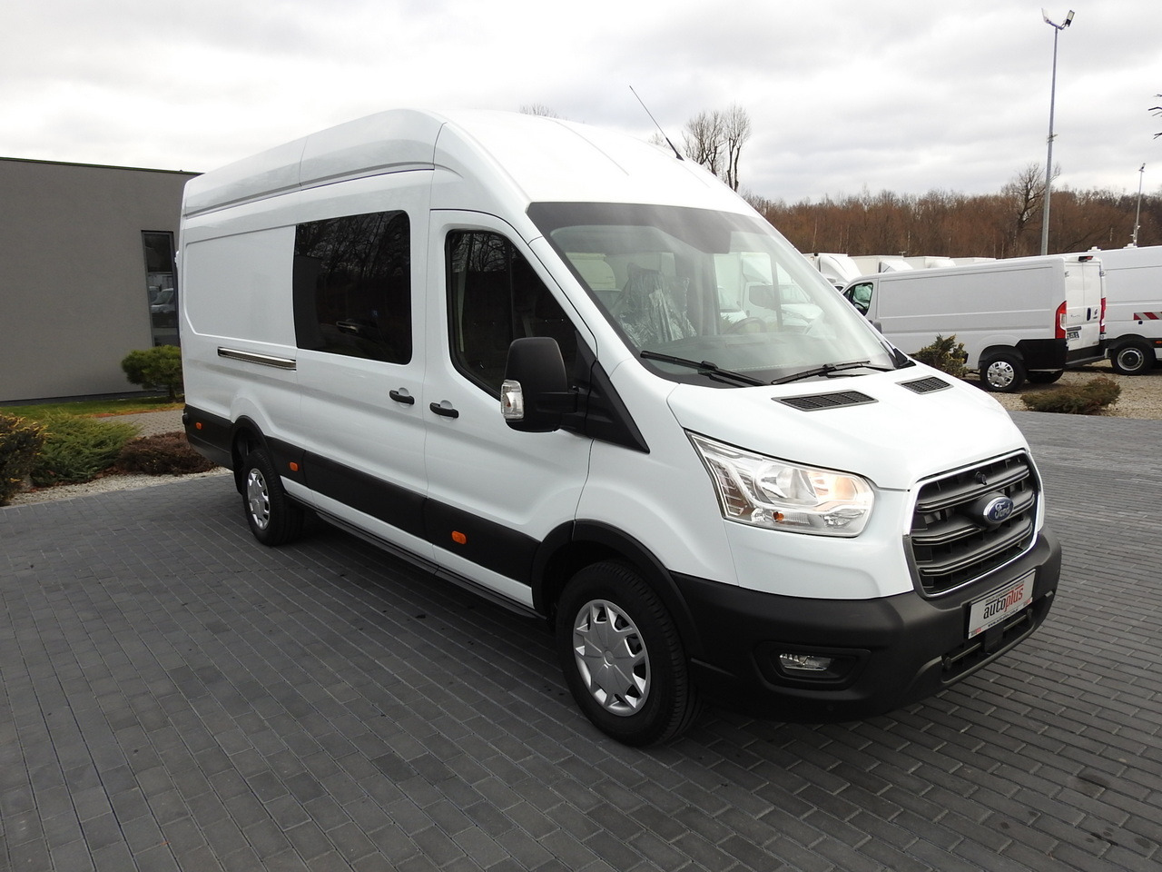 FORD TRANSIT BOX DELIVERY VAN 6 SEATS CRUISE CONTROL AIR CONDITIONING 185HP - Товарно комбе: слика 4 FORD TRANSIT BOX DELIVERY VAN 6 SEATS CRUISE CONTROL AIR CONDITIONING 185HP - Товарно комбе: слика 4