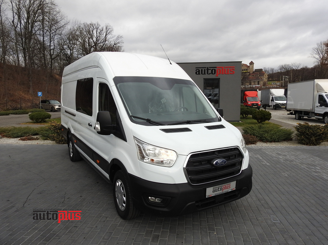 FORD TRANSIT BOX DELIVERY VAN 6 SEATS CRUISE CONTROL AIR CONDITIONING 185HP - Товарно комбе: слика 1 FORD TRANSIT BOX DELIVERY VAN 6 SEATS CRUISE CONTROL AIR CONDITIONING 185HP - Товарно комбе: слика 1