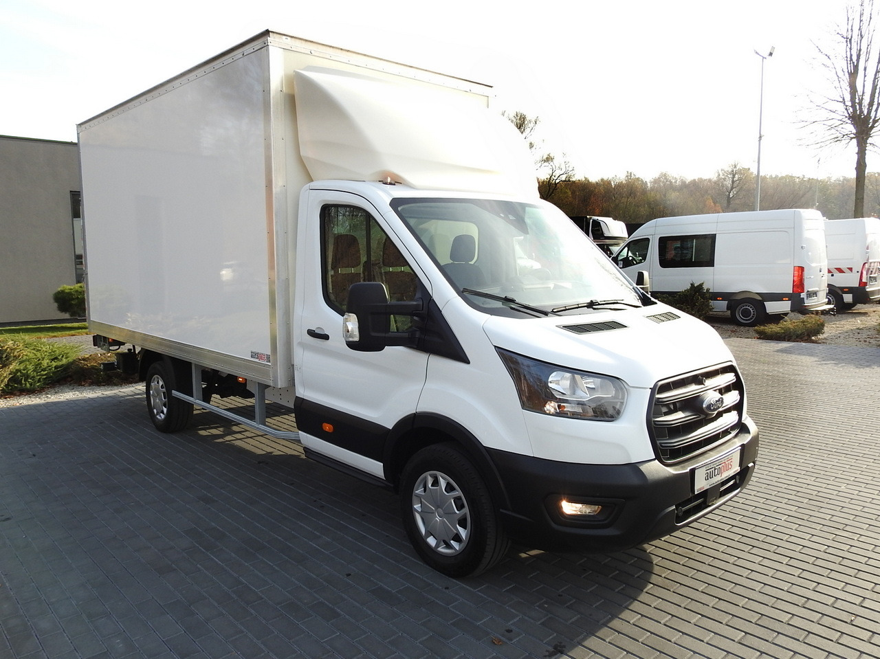 FORD TRANSIT BOX LIFT 8 PALLETS CRUISE CONTROL AIR CONDITIONING 130HP - Комбе ладилник: слика 4 FORD TRANSIT BOX LIFT 8 PALLETS CRUISE CONTROL AIR CONDITIONING 130HP - Комбе ладилник: слика 4