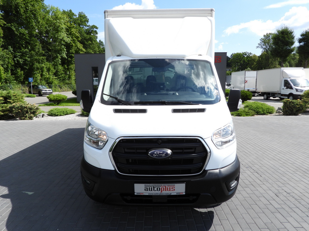 FORD TRANSIT BOX LIFT 8 PALLETS CRUISE CONTROL LED LIGHTS TWIN WHEELS AIR CONDITIONING 130HP - Комбе фургон: слика 5 FORD TRANSIT BOX LIFT 8 PALLETS CRUISE CONTROL LED LIGHTS TWIN WHEELS AIR CONDITIONING 130HP - Комбе фургон: слика 5