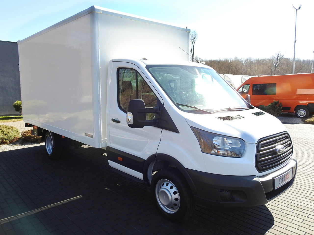FORD TRANSIT BOX LIFT 8 PALLETS TWIN WHEELS AIR CONDITIONING 130HP - Комбе фургон: слика 4 FORD TRANSIT BOX LIFT 8 PALLETS TWIN WHEELS AIR CONDITIONING 130HP - Комбе фургон: слика 4