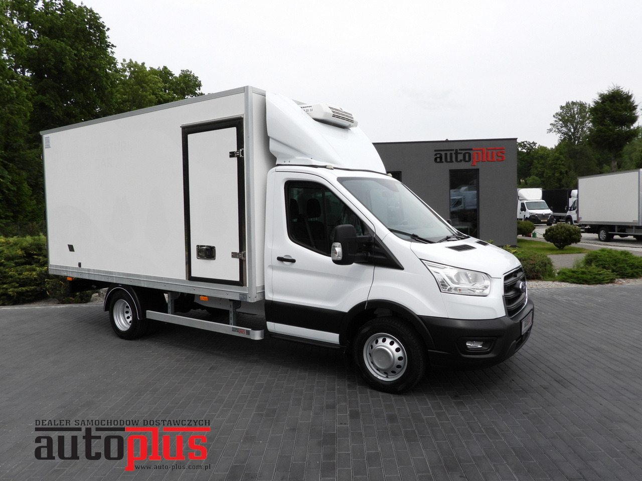 FORD TRANSIT BOX / REFRIGERATOR BOX 5*C / CRUISE CONTROL LED LIGHTS TWIN WHEELS AIR CONDITIONING 130HP - Комбе фургон: слика 1 FORD TRANSIT BOX / REFRIGERATOR BOX 5*C / CRUISE CONTROL LED LIGHTS TWIN WHEELS AIR CONDITIONING 130HP - Комбе фургон: слика 1