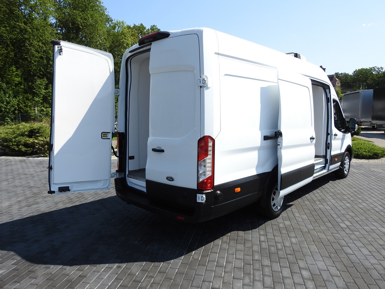 FORD TRANSIT REFRIGERATOR VAN 0*C HEATING FUNCTION CRUISE CONTROL AIR CONDITIONING LED LIGHTS 130HP - Комбе ладилник: слика 3 FORD TRANSIT REFRIGERATOR VAN 0*C HEATING FUNCTION CRUISE CONTROL AIR CONDITIONING LED LIGHTS 130HP - Комбе ладилник: слика 3