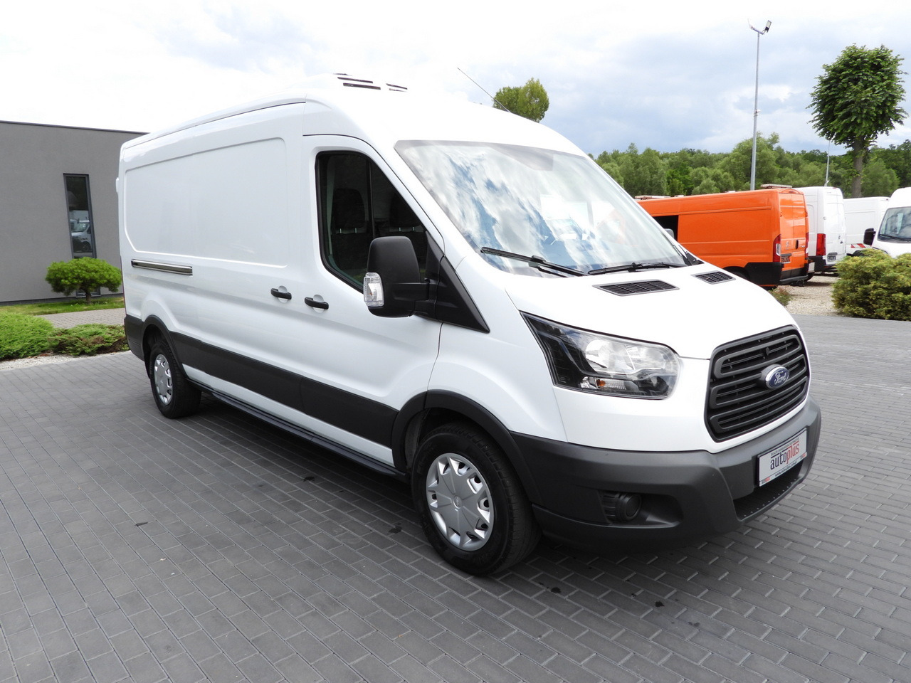 FORD TRANSIT REFRIGERATOR VAN 5*C AIR CONDITIONING 105HP - Комбе ладилник: слика 4 FORD TRANSIT REFRIGERATOR VAN 5*C AIR CONDITIONING 105HP - Комбе ладилник: слика 4
