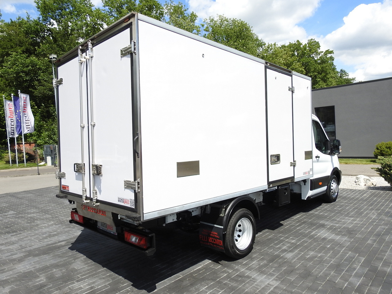 FORD TRANSIT REGRIGERATOR BOX 0*C POWER SUPPLY 230V CRUISE CONTROL AIR CONDITIONING TWIN WHEELS 170HP - Комбе ладилник: слика 3 FORD TRANSIT REGRIGERATOR BOX 0*C POWER SUPPLY 230V CRUISE CONTROL AIR CONDITIONING TWIN WHEELS 170HP - Комбе ладилник: слика 3